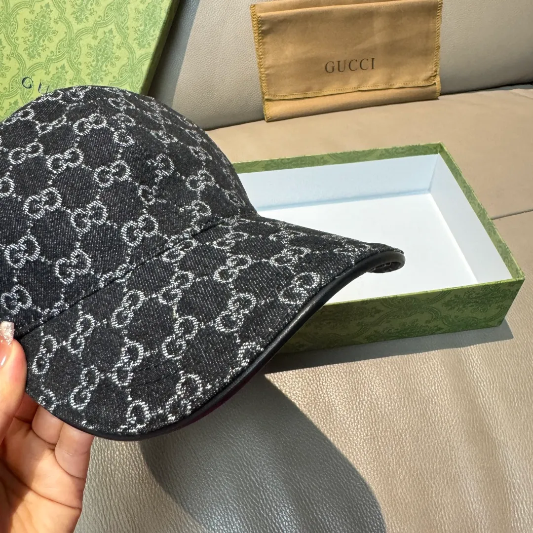 p90, Gucci (Gucci) classic original baseball cap, double G denim jacquard, retro design, 1:1 mold customization at the counter! Original denim fabric + first-layer cowhide, light and breathable! Actual photo, suitable for men and women, basic head circumference 56cm, adjustable patch.