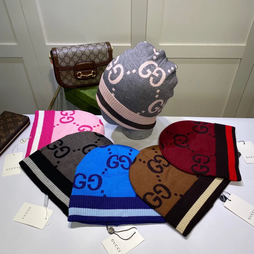 P44 〈GUCCI Gucci〉 knitted hat 😘 Cashmere material 🙆🏻Official website new product 😱 Simple and elegant 👍 The tight knitting method is very thick, soft and comfortable 🙈Warm and fashionable❤️Can’t put it down👍Dear, hurry up and get it👍😘Same style for men and women