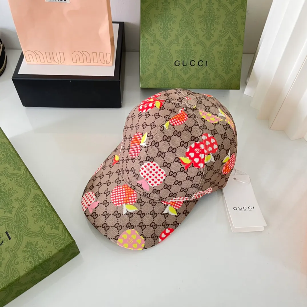 Special batch of 60 GUCCI fisherman hats🧢New product from the official website, baseball caps, original quality, very popular 🔥🎩 The craftsmanship is very exquisite, high-end and classy! Low-key luxury, easy to carry! Running volume!