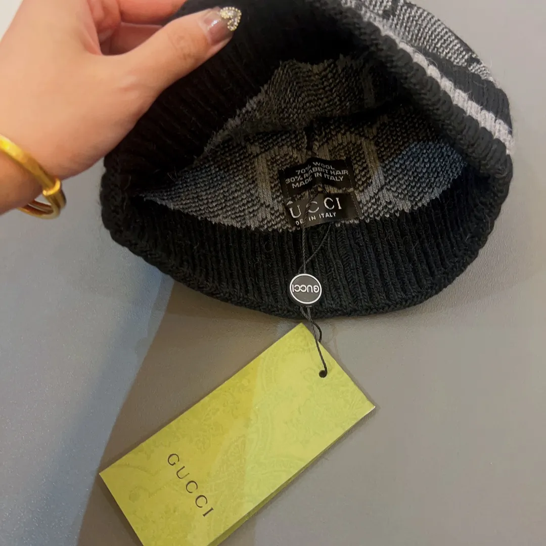 Special batch of 90 Gucci-new towel knitted woolen hat. The hot-selling knitted hat at the counter, super beautiful gg letters. Highly elastic knitted fabric, babies of any head shape can wear it with their eyes closed.