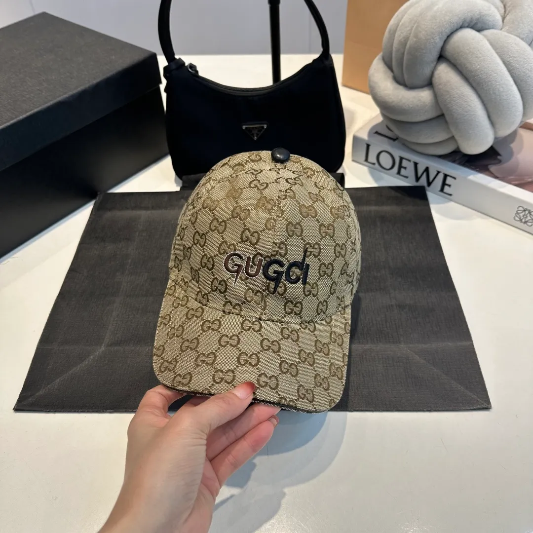 P60 Gucci (Gucci) classic original baseball cap😍Customized with 1:1 mold opening at the counter, the highest version, the original canvas is light and breathable! Photographed in real life, suitable for men and women in all seasons, basic head circumference 56cm, adjustable patches.