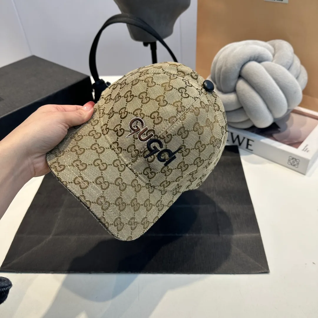 P60 Gucci (Gucci) classic original baseball cap😍Customized with 1:1 mold opening at the counter, the highest version, the original canvas is light and breathable! Photographed in real life, suitable for men and women in all seasons, basic head circumference 56cm, adjustable patches.