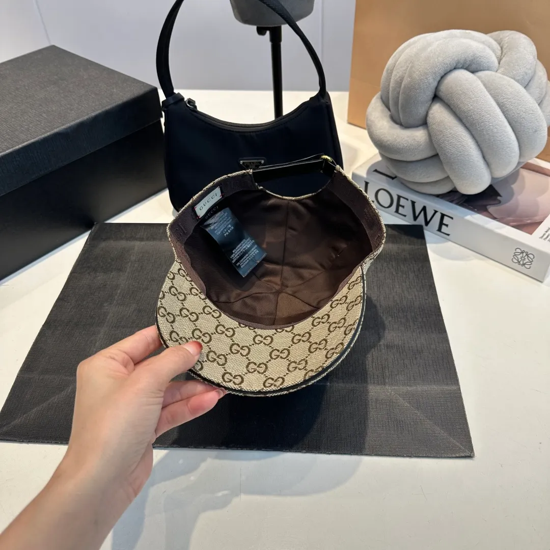 P60 Gucci (Gucci) classic original baseball cap😍Customized with 1:1 mold opening at the counter, the highest version, the original canvas is light and breathable! Photographed in real life, suitable for men and women in all seasons, basic head circumference 56cm, adjustable patches.