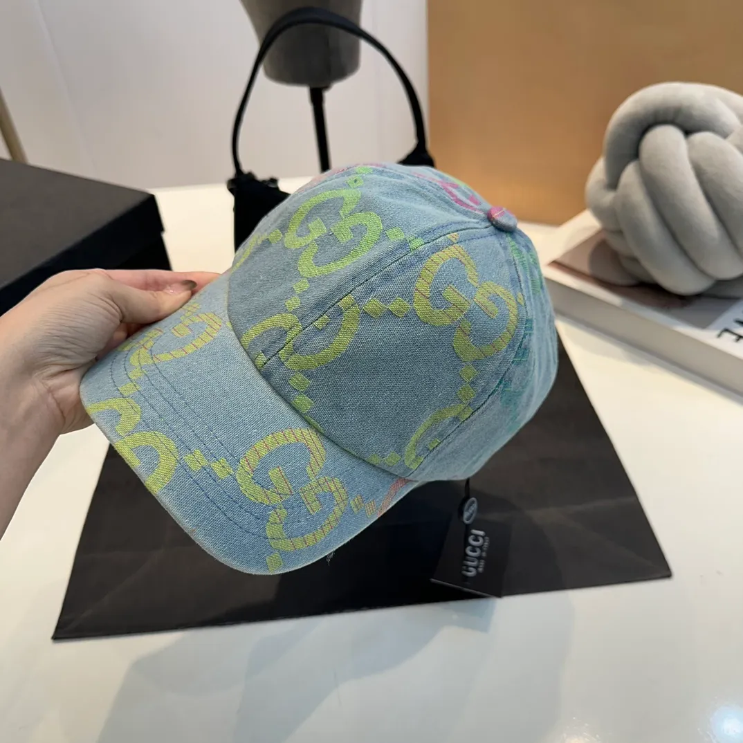 P56 Gucci Baseball Cap♥️GUCCI🧢New product from the official website, baseball cap, original quality, hot arrival 🔥🎩 The craftsmanship is very exquisite, high-end and classy! Low-key luxury, easy to carry! Running volume!