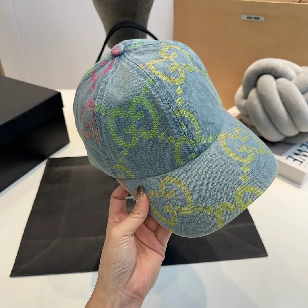 P56 Gucci Baseball Cap♥️GUCCI🧢New product from the official website, baseball cap, original quality, hot arrival 🔥🎩 The craftsmanship is very exquisite, high-end and classy! Low-key luxury, easy to carry! Running volume!