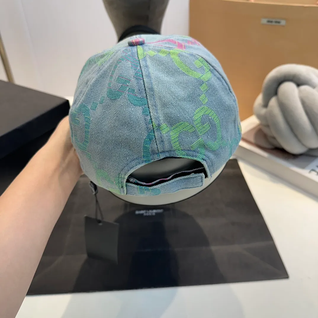 P56 Gucci Baseball Cap♥️GUCCI🧢New product from the official website, baseball cap, original quality, hot arrival 🔥🎩 The craftsmanship is very exquisite, high-end and classy! Low-key luxury, easy to carry! Running volume!