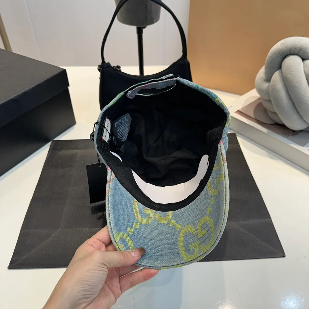 P56 Gucci Baseball Cap♥️GUCCI🧢New product from the official website, baseball cap, original quality, hot arrival 🔥🎩 The craftsmanship is very exquisite, high-end and classy! Low-key luxury, easy to carry! Running volume!