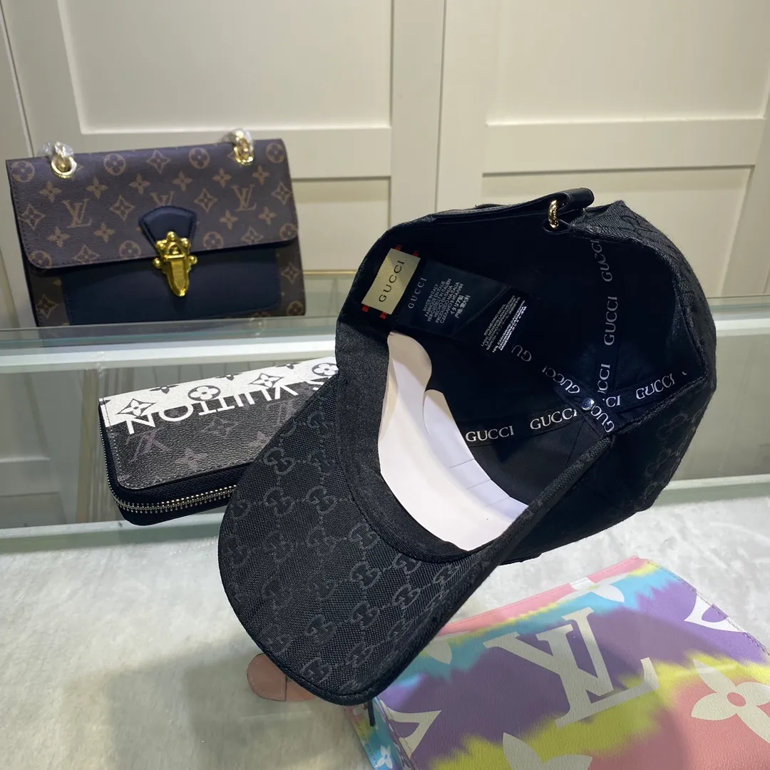 P70💰Gucci Baseball Cap GUCCI🧢Original quality is now available 🔥🎩 The craftsmanship is very exquisite, high-end and classy! Low-key luxury, easy to carry! Running volume! 【68211469】