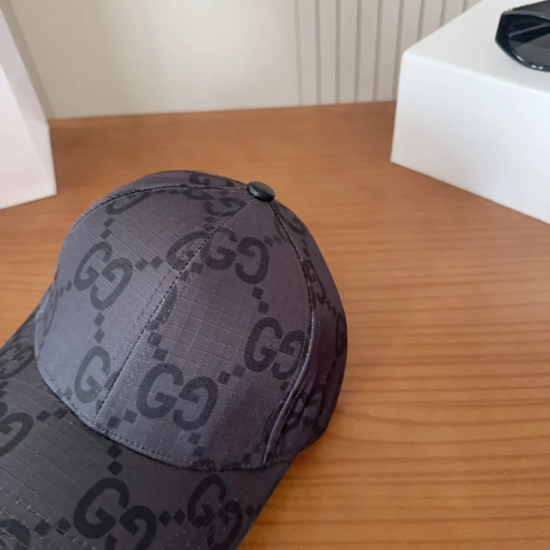 💰60 GUCCI Baseball Cap👒 The craftsmanship is very exquisite, high-end and classy! Low-key luxury, easy to carry!