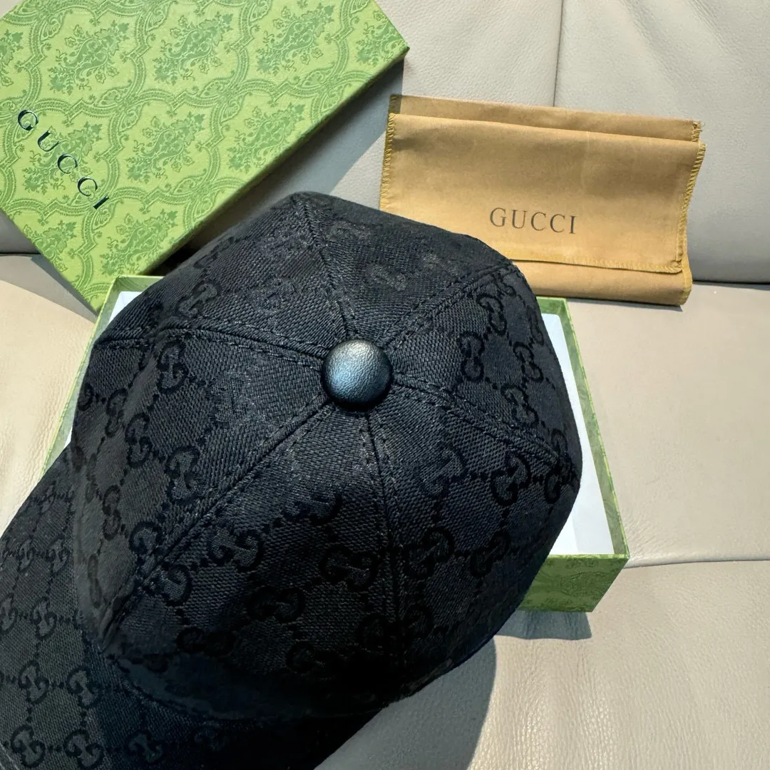 p90 ten thousand year classic model shipped!   , Gucci (Gucci) classic original baseball cap, bee webbing, 1:1 mold opening and customization at the counter, the highest version, original canvas + first-layer cowhide, pure cotton lining, light and breathable! Photographed in real life, suitable for men and women in all seasons, basic head circumference 56cm, adjustable patches.