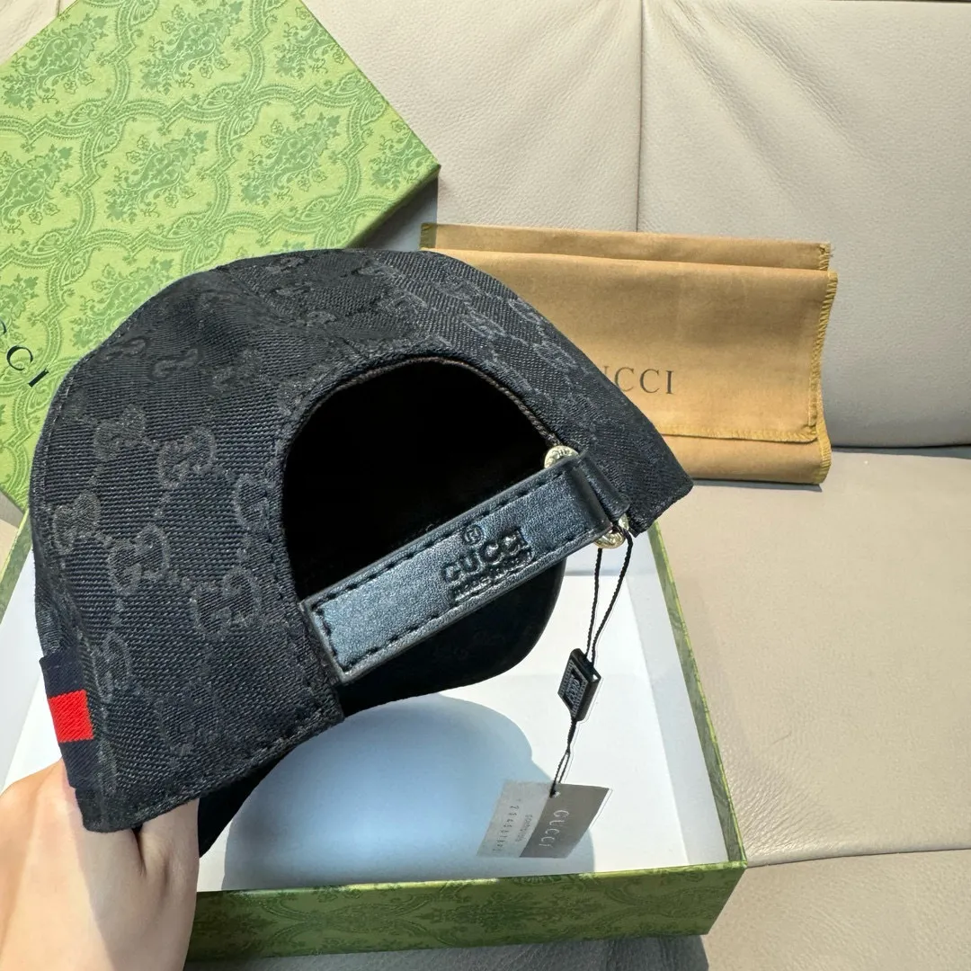 p90 ten thousand year classic model shipped!   , Gucci (Gucci) classic original baseball cap, bee webbing, 1:1 mold opening and customization at the counter, the highest version, original canvas + first-layer cowhide, pure cotton lining, light and breathable! Photographed in real life, suitable for men and women in all seasons, basic head circumference 56cm, adjustable patches.