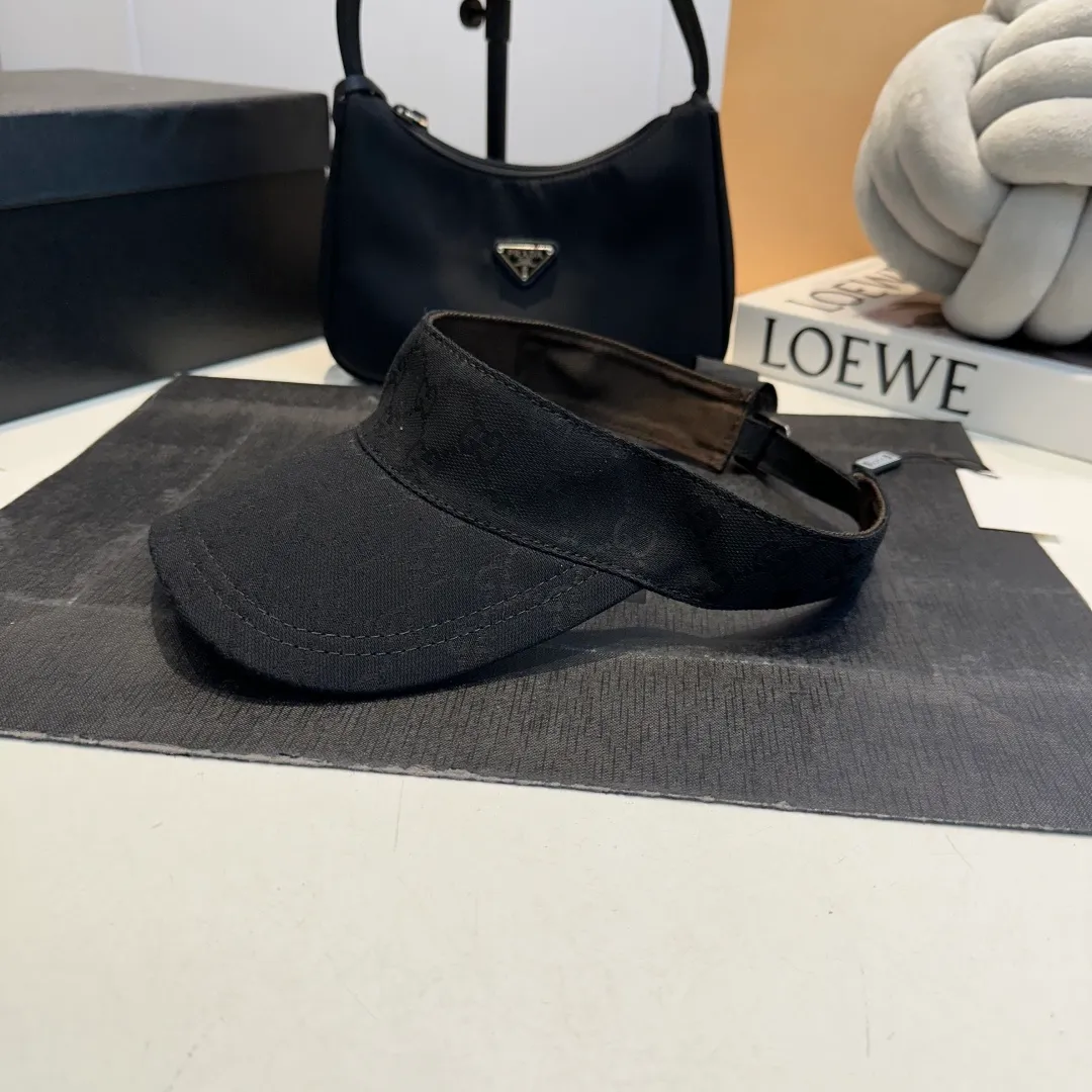 P90 GUCCI Gucci's latest original wide version of the web hat. 1:1 mold opening and customization at the counter, the highest version, original canvas fabric, light and breathable! Photographed in real life, suitable for men and women in all seasons, basic head circumference 56cm, adjustable patches