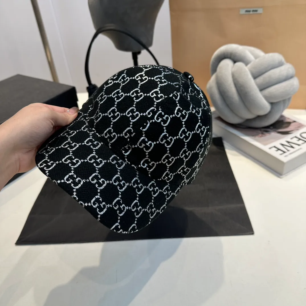 P70 Gucci baseball cap♥️GUCCI🧢New product from the official website, baseball cap, original quality, very popular 🔥🎩 The craftsmanship is very exquisite, high-end and classy! Low-key luxury, easy to carry! Running volume!