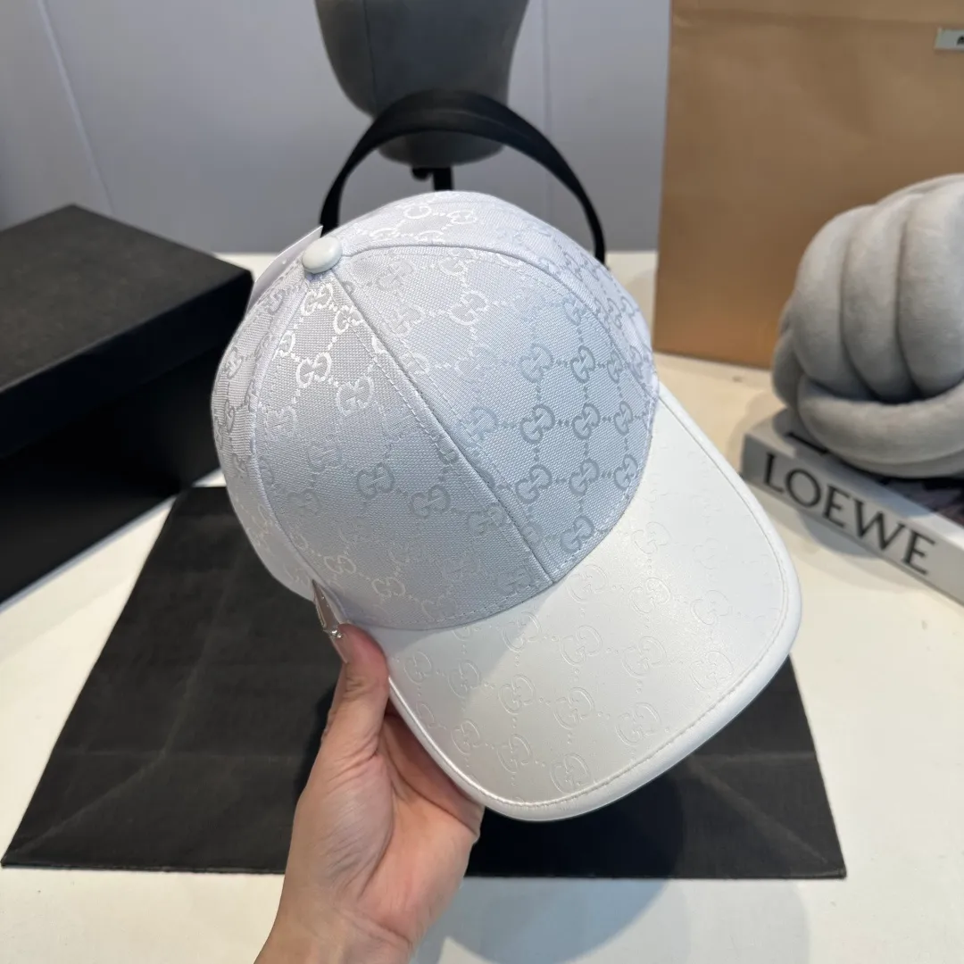 P56 Gucci Baseball Cap♥️GUCCI🧢New product from the official website, baseball cap, original quality, hot arrival 🔥🎩 The craftsmanship is very exquisite, high-end and classy! Low-key luxury, easy to carry! Running volume!
