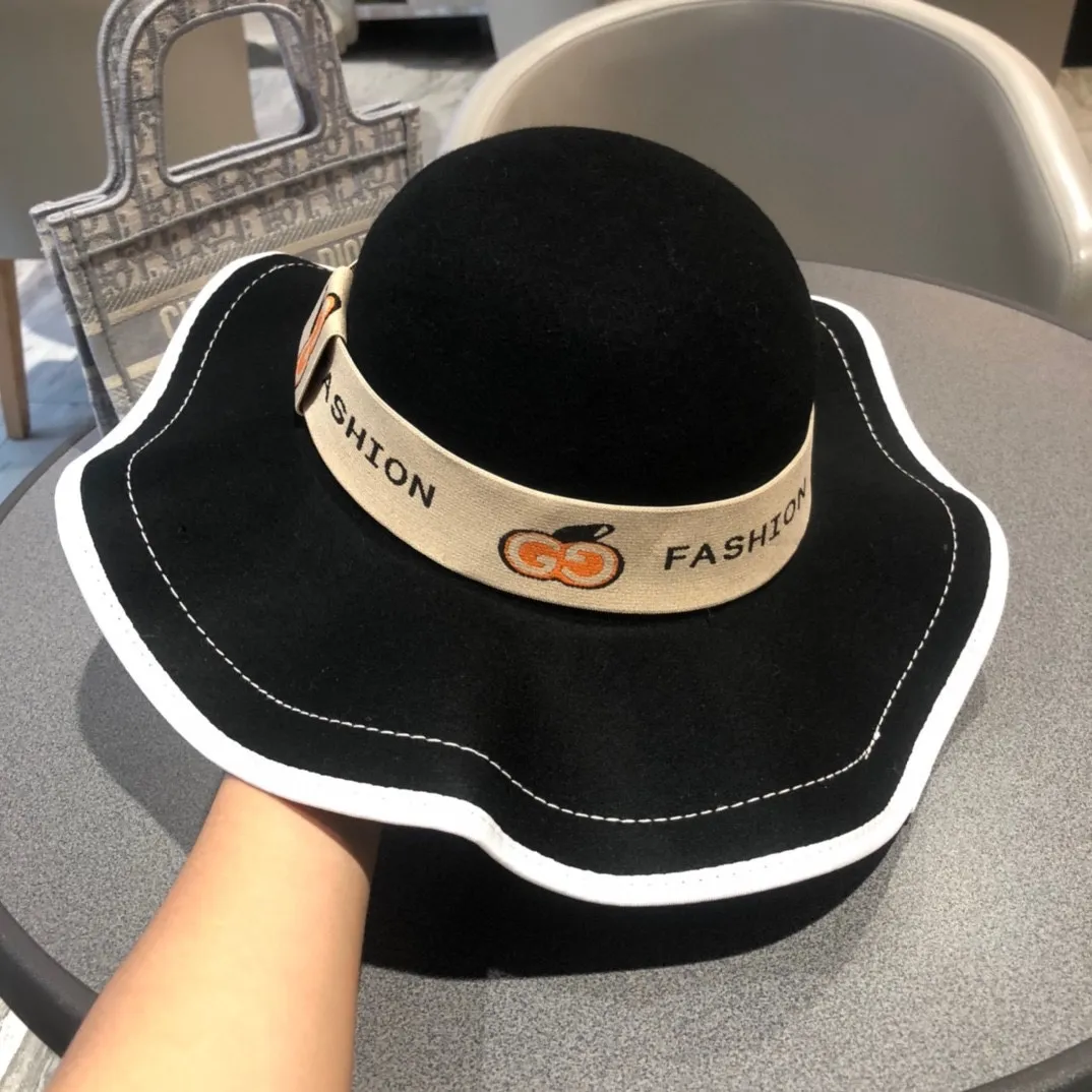 P250 GUCCI counter’s new logo GG wool style bowler hat, large wavy edge bowler hat, fashionable street auction item, a must-have artifact for goddesses, very versatile!