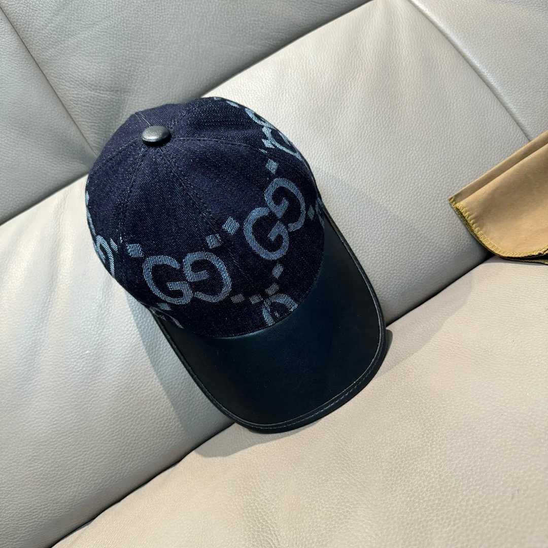 P90, Gucci (Gucci) new original baseball cap, large double G leather, best-selling model at the counter, 1:1 mold customization, original canvas fabric + first-layer cowhide, fashionable and handsome! The quality is great, the basic head circumference is 56cm, and the patch is adjustable.