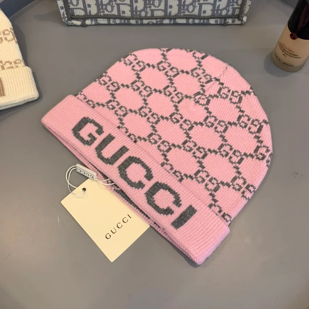 P70 GUCCI Gucci's new letter jacquard logo knitted wool beanie, high-quality customized wool, simple and handsome new logo, same style for men and women, super cool and fashionable street style! Material: 100% cotton Head circumference: 55-58 cm