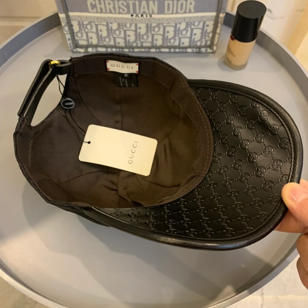 P110 Gucci (Gucci) new original baseball cap, tiger head webbing, 1:1 mold customization, heavy embroidery, details comparable to counters, original canvas fabric + first-layer cowhide, excellent quality! The first choice for handsome men and beautiful women, fashionable and versatile. Basic head circumference 56, adjustable patch