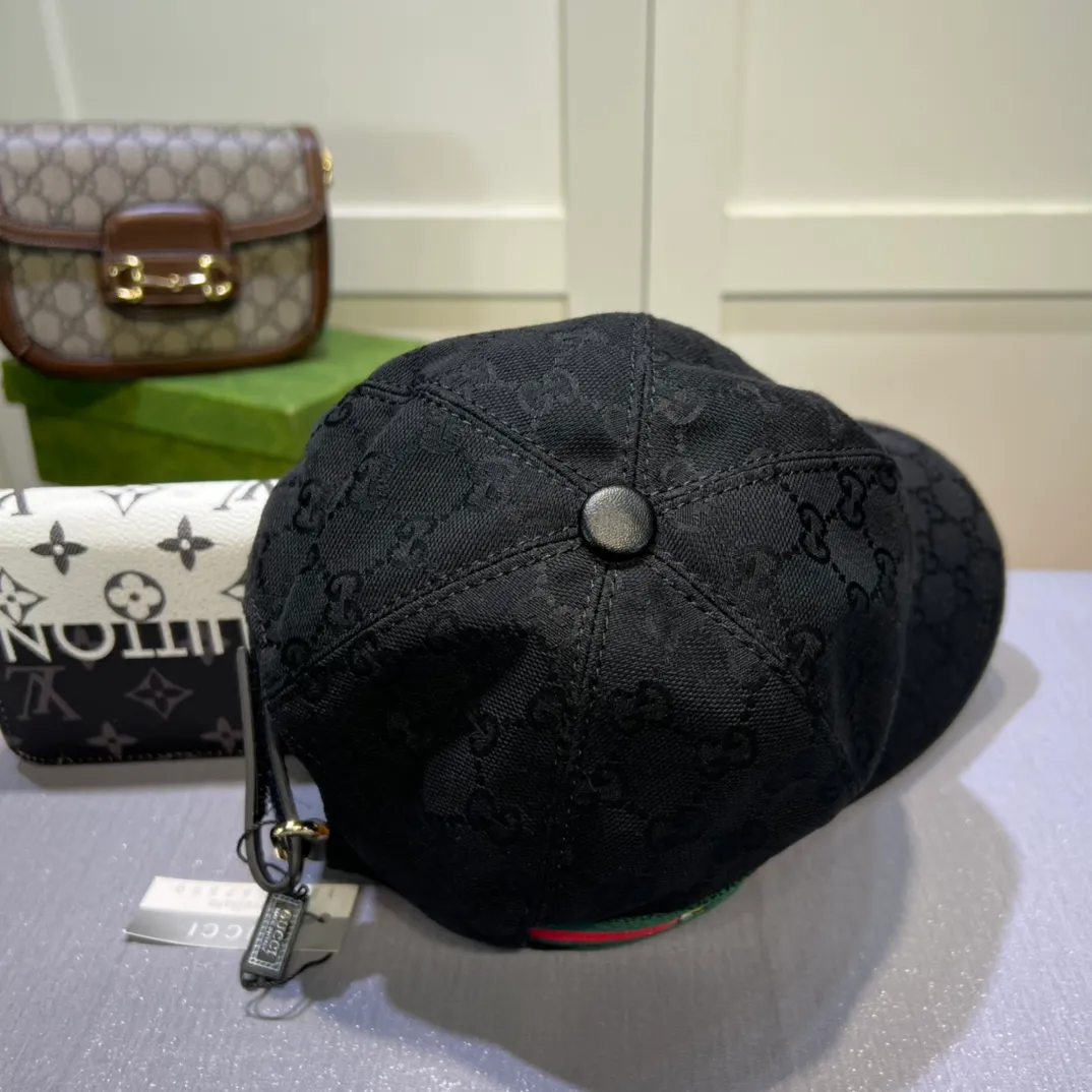 P80💰10,000-year-old classic model shipped! Gucci (Gucci) classic original baseball cap 😍😍Customized at the 1:1 counter mold, the highest version, original canvas + first layer of cowhide, pure cotton lining, light and breathable! Photographed in real life, suitable for men and women in all seasons, basic head circumference 56cm, adjustable patches.
