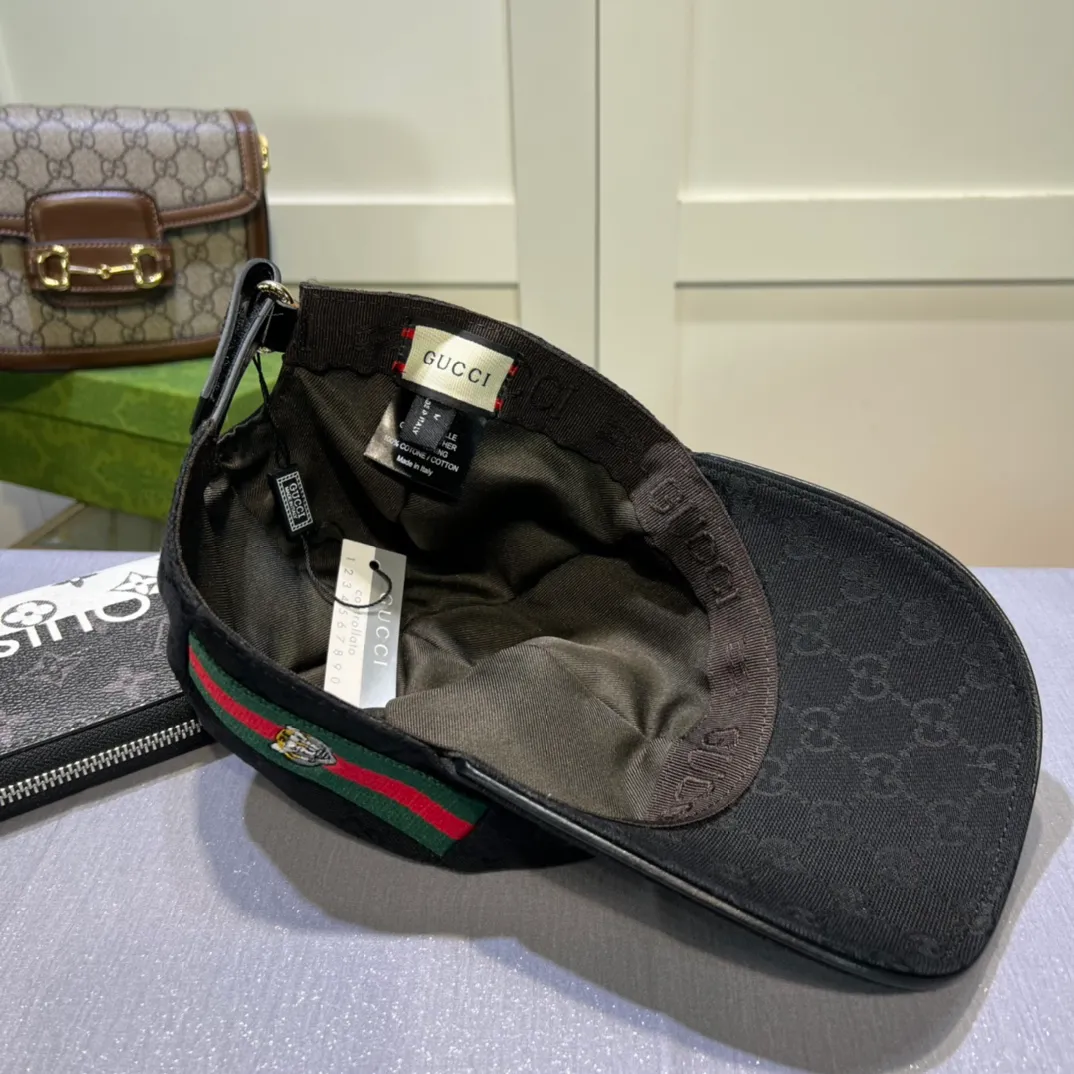 P80💰10,000-year-old classic model shipped! Gucci (Gucci) classic original baseball cap 😍😍Customized at the 1:1 counter mold, the highest version, original canvas + first layer of cowhide, pure cotton lining, light and breathable! Photographed in real life, suitable for men and women in all seasons, basic head circumference 56cm, adjustable patches.