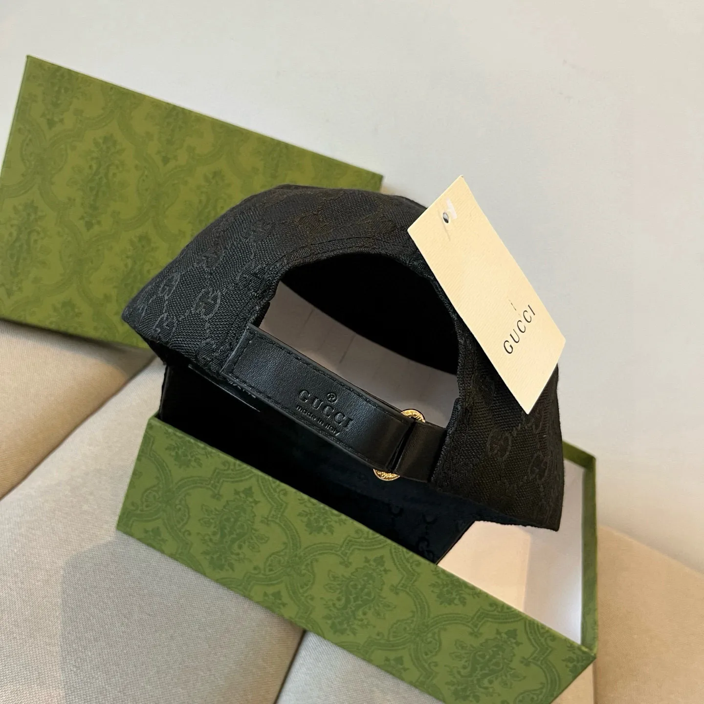 P60 Gucci Baseball Cap♥️GUCCI🧢New product from the official website, baseball cap, original quality, very popular 🔥🎩 The craftsmanship is very exquisite, high-end and classy! Low-key luxury, easy to carry! Running volume!