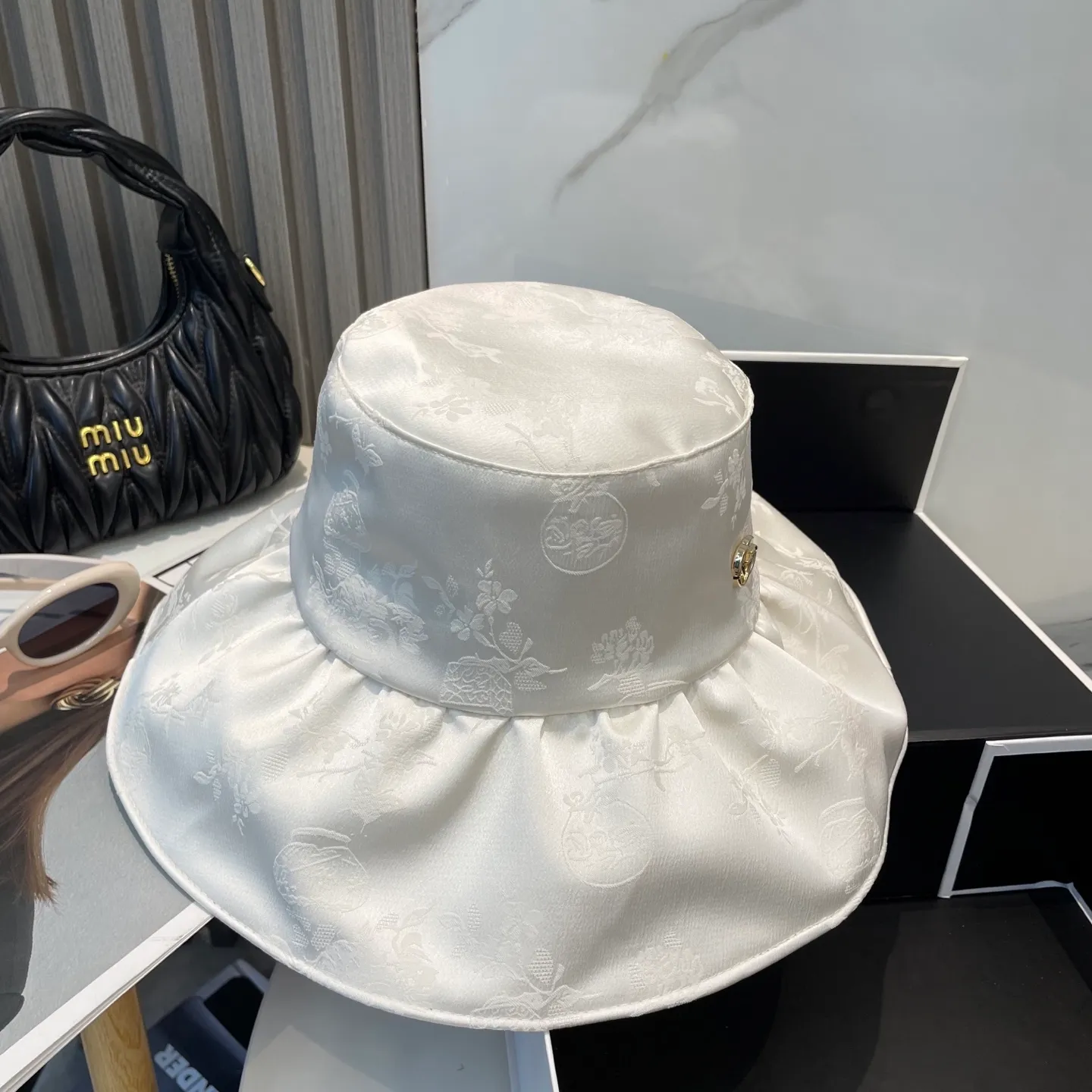 P80 Gucci Gucci large brim sun protection fisherman hat, summer UV protection seaside vacation beach sun hat, sun protection sun hat, simple internet celebrity style, head circumference 57cm