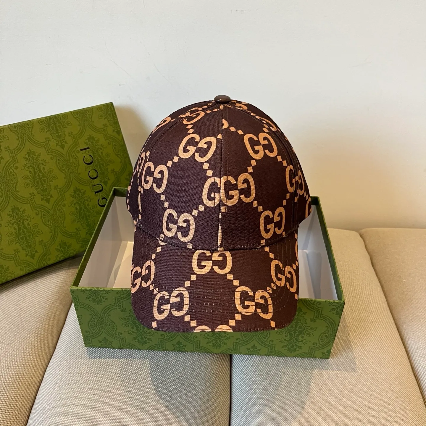 P60 Gucci Baseball Cap♥️GUCCI🧢New product from the official website, baseball cap, original quality, very popular 🔥🎩 The craftsmanship is very exquisite, high-end and classy! Low-key luxury, easy to carry! Running volume!