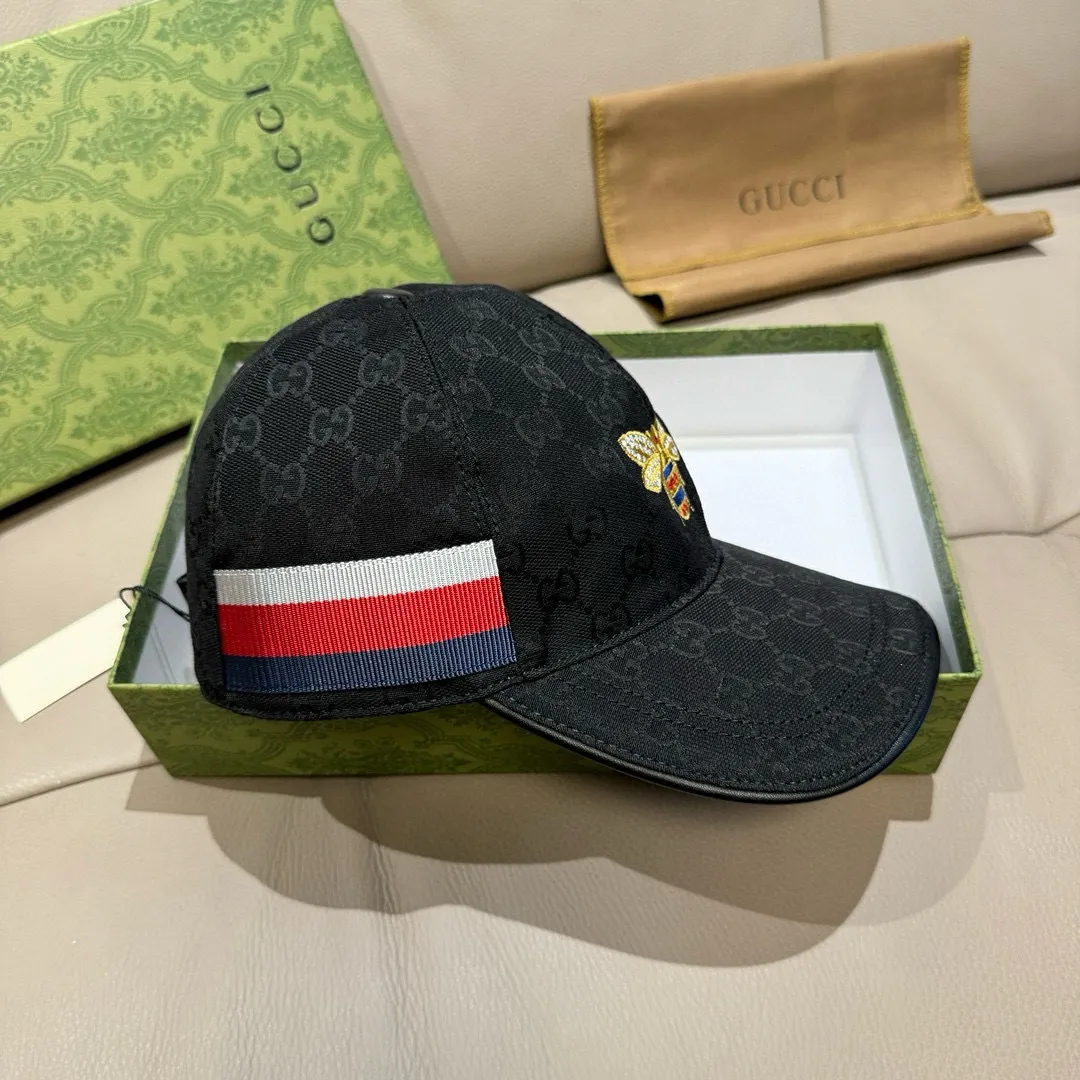 p90, Gucci (Gucci) original baseball cap, little bee embroidery, 1:1 mold customization, heavy embroidery, details comparable to counters, original canvas + first-layer cowhide, pure cotton lining, great quality! The first choice for handsome men and beautiful women, fashionable and versatile. Basic head circumference 56, adjustable patch