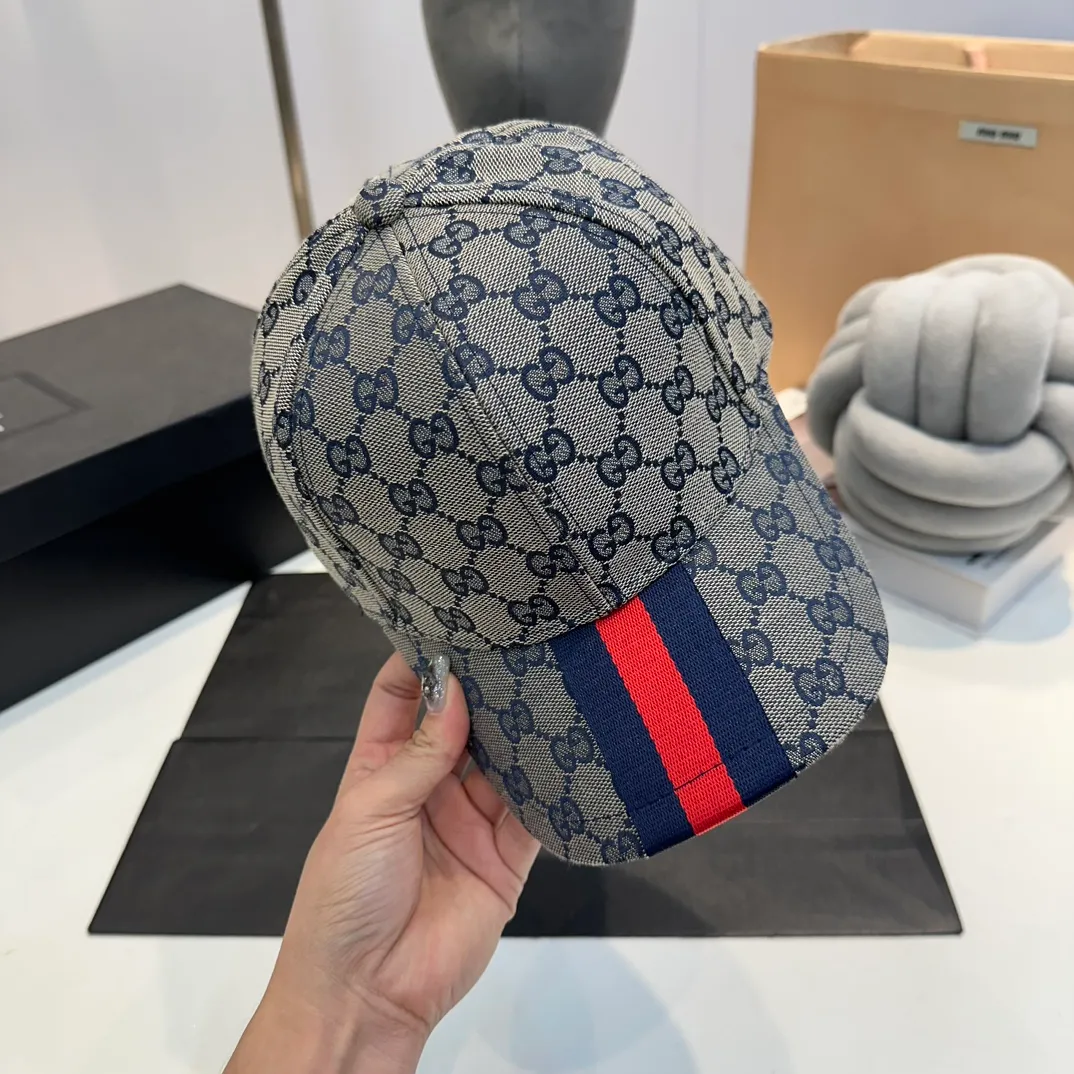 P54 Gucci Baseball Cap♥️GUCCI🧢New product from the official website, baseball cap, original quality, very popular 🔥🎩The craftsmanship is very exquisite, high-end and classy! Low-key luxury, easy to carry!
