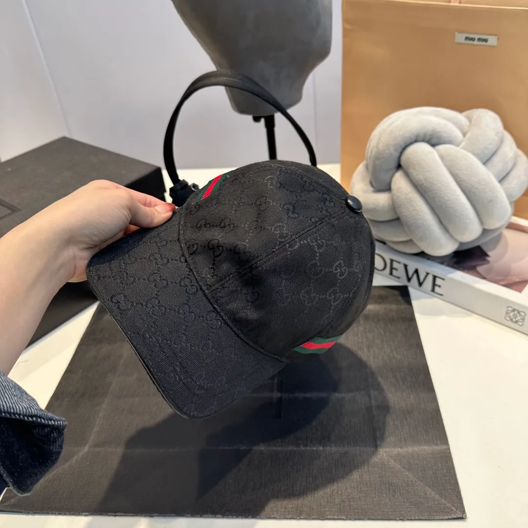 P60 Gucci (Gucci) classic original baseball cap😍Customized with 1:1 mold opening at the counter, the highest version, the original canvas is light and breathable! Photographed in real life, suitable for men and women in all seasons, basic head circumference 56cm, adjustable patches.