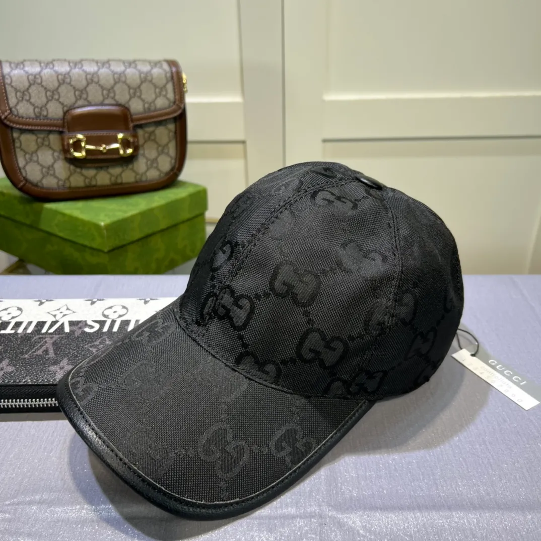 p90💰10,000-year-old classic model is shipped! Gucci (Gucci) classic original baseball cap 😍😍Customized at the 1:1 counter mold, the highest version, original canvas + first layer of cowhide, pure cotton lining, light and breathable! Photographed in real life, suitable for men and women in all seasons, basic head circumference 56cm, adjustable patches.