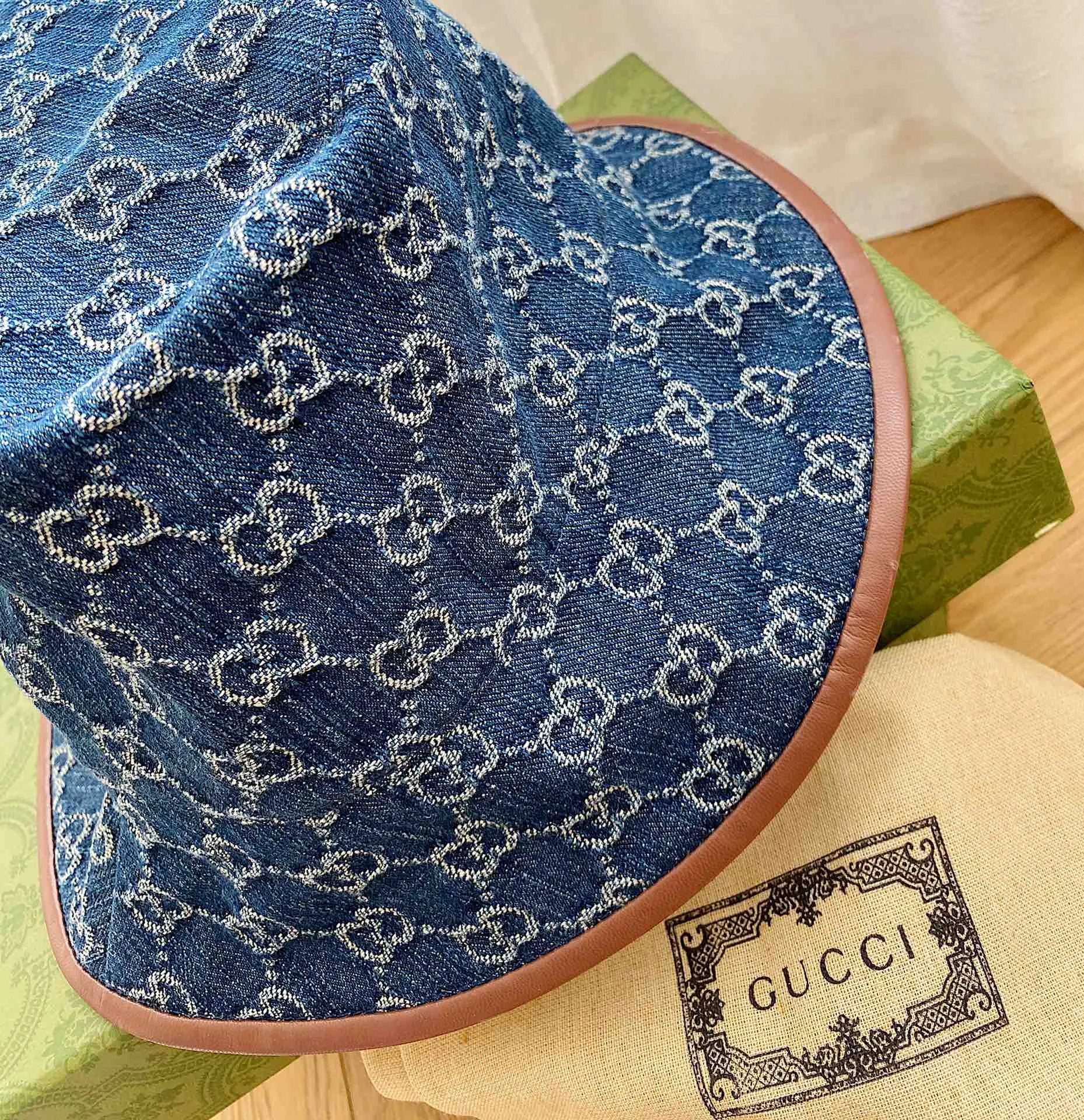 Special batch of 100 (high version) Gucci/2021 The most popular fisherman hat at the moment. The high version is now shipping. Upgraded version. New denim jacquard fisherman hat basin hat for men and women. The hat body is made of denim fabric. Jacquard craftsmanship. Retro design. The market version is full of trend elements from the inside to the outside. The full logo brings fashion to the extreme. Wear it when you go out. The number of heads turning is only for you. There is a hat logo inside the hat and fine workmanship. There is no doubt that the quality of the original item is full of fashion and high-end sense.