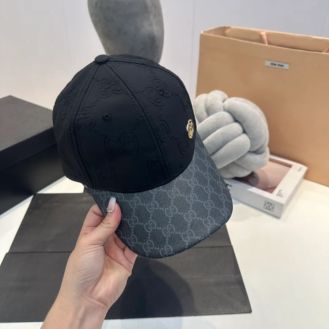 P56 New model shipped from the official website Gucci's latest original baseball cap, large double G, customized at the counter with 1:1 mold opening, light and breathable! Basic head circumference 56, adjustable patch