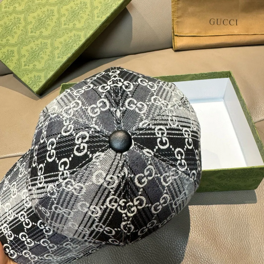 p90, Gucci (Gucci) new original baseball cap, gradient candy double G, 1:1 mold opening and customization at the counter! Original denim fabric + first-layer cowhide, light and breathable! Actual photo, suitable for men and women, basic head circumference 56cm, adjustable patch.