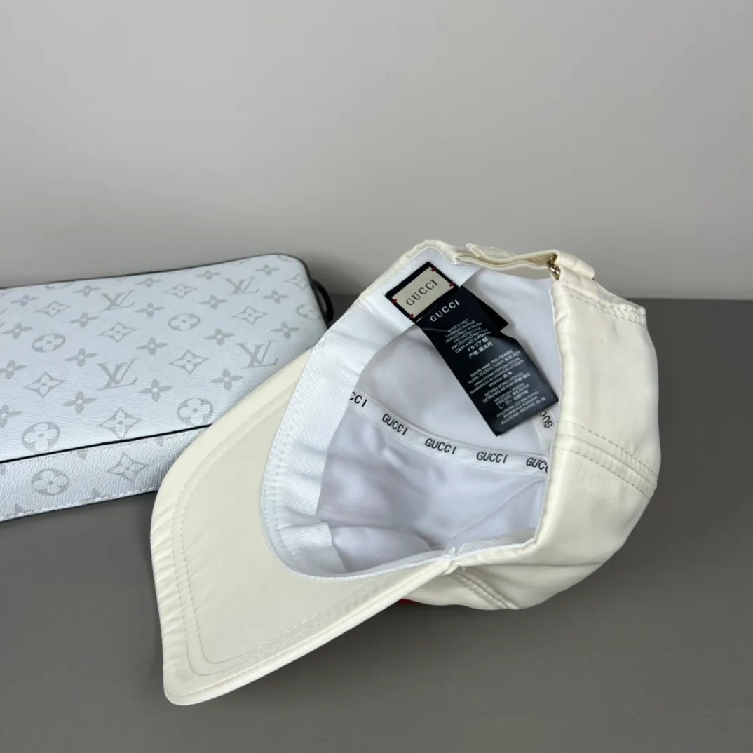 P46💰Gucci Baseball Cap♥️GUCCI🧢Official website new product, baseball cap, original quality, hot arrival 🔥🎩 The craftsmanship is very exquisite, high-end and classy! Low-key luxury, easy to carry! Running volume!