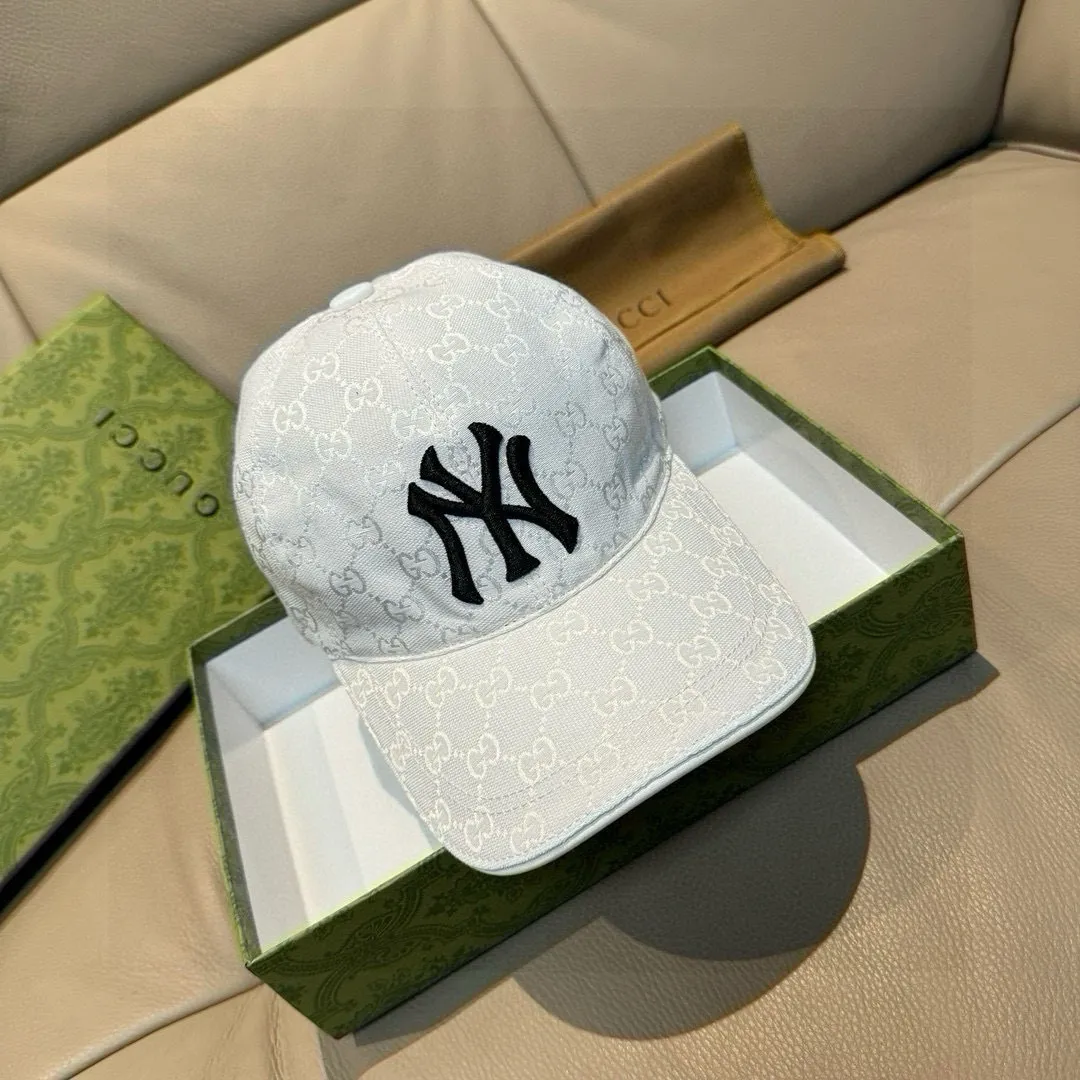 P90 hot-selling full-color NY&Gucci (Gucci) cooperation baseball cap, the latest model at the counter, NY embroidery, 1:1 mold customization, original breathable sail fabric + first-layer cowhide, perfect details, original quality, exclusive physical shooting, suitable for men and women.  , four colors are in stock at the counter!