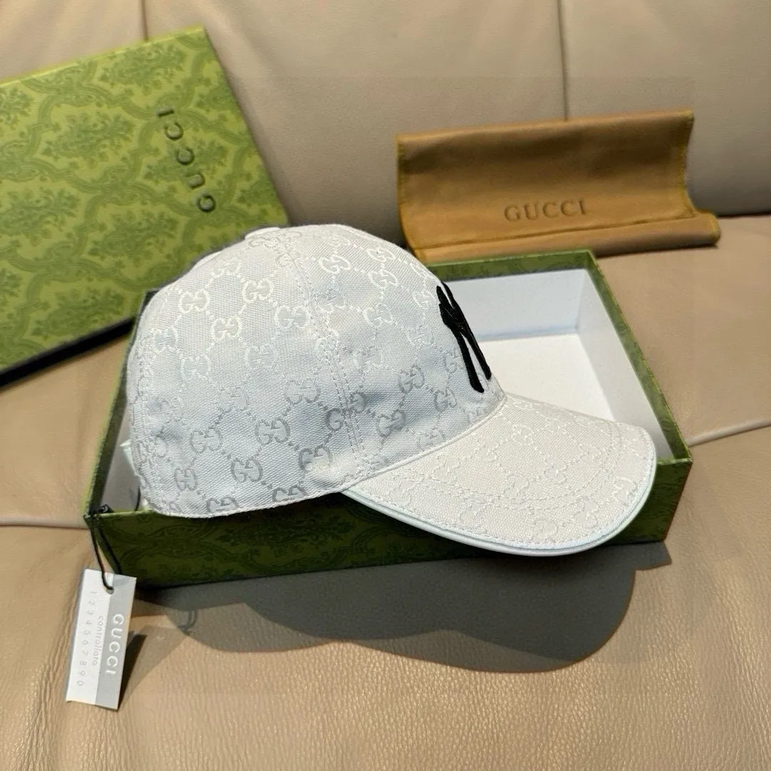 P90 hot-selling full-color NY&Gucci (Gucci) cooperation baseball cap, the latest model at the counter, NY embroidery, 1:1 mold customization, original breathable sail fabric + first-layer cowhide, perfect details, original quality, exclusive physical shooting, suitable for men and women.  , four colors are in stock at the counter!