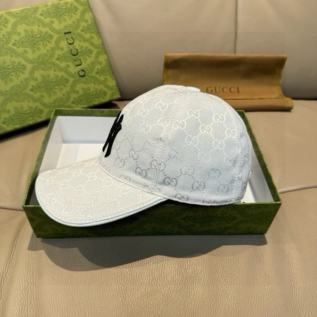 P90 hot-selling full-color NY&Gucci (Gucci) cooperation baseball cap, the latest model at the counter, NY embroidery, 1:1 mold customization, original breathable sail fabric + first-layer cowhide, perfect details, original quality, exclusive physical shooting, suitable for men and women.  , four colors are in stock at the counter!