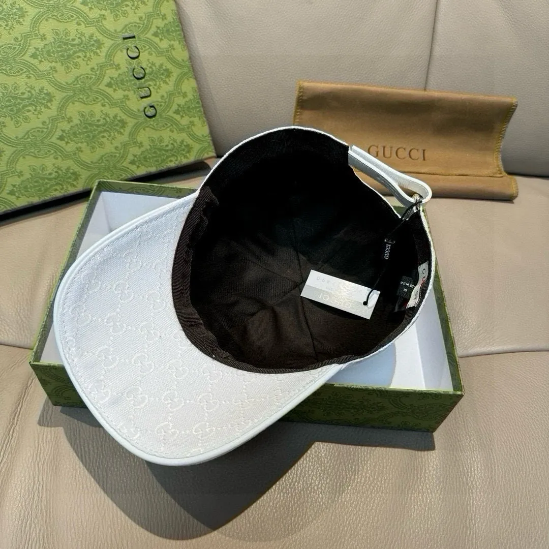 P90 hot-selling full-color NY&Gucci (Gucci) cooperation baseball cap, the latest model at the counter, NY embroidery, 1:1 mold customization, original breathable sail fabric + first-layer cowhide, perfect details, original quality, exclusive physical shooting, suitable for men and women.  , four colors are in stock at the counter!