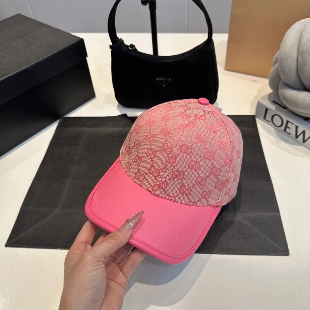 P56 Gucci Baseball Cap♥️GUCCI🧢New product from the official website, baseball cap, original quality, hot arrival 🔥🎩 The craftsmanship is very exquisite, high-end and classy! Low-key luxury, easy to carry! Running volume!