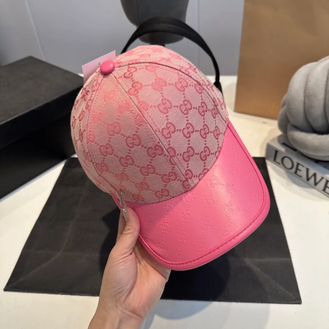 P56 Gucci Baseball Cap♥️GUCCI🧢New product from the official website, baseball cap, original quality, hot arrival 🔥🎩 The craftsmanship is very exquisite, high-end and classy! Low-key luxury, easy to carry! Running volume!