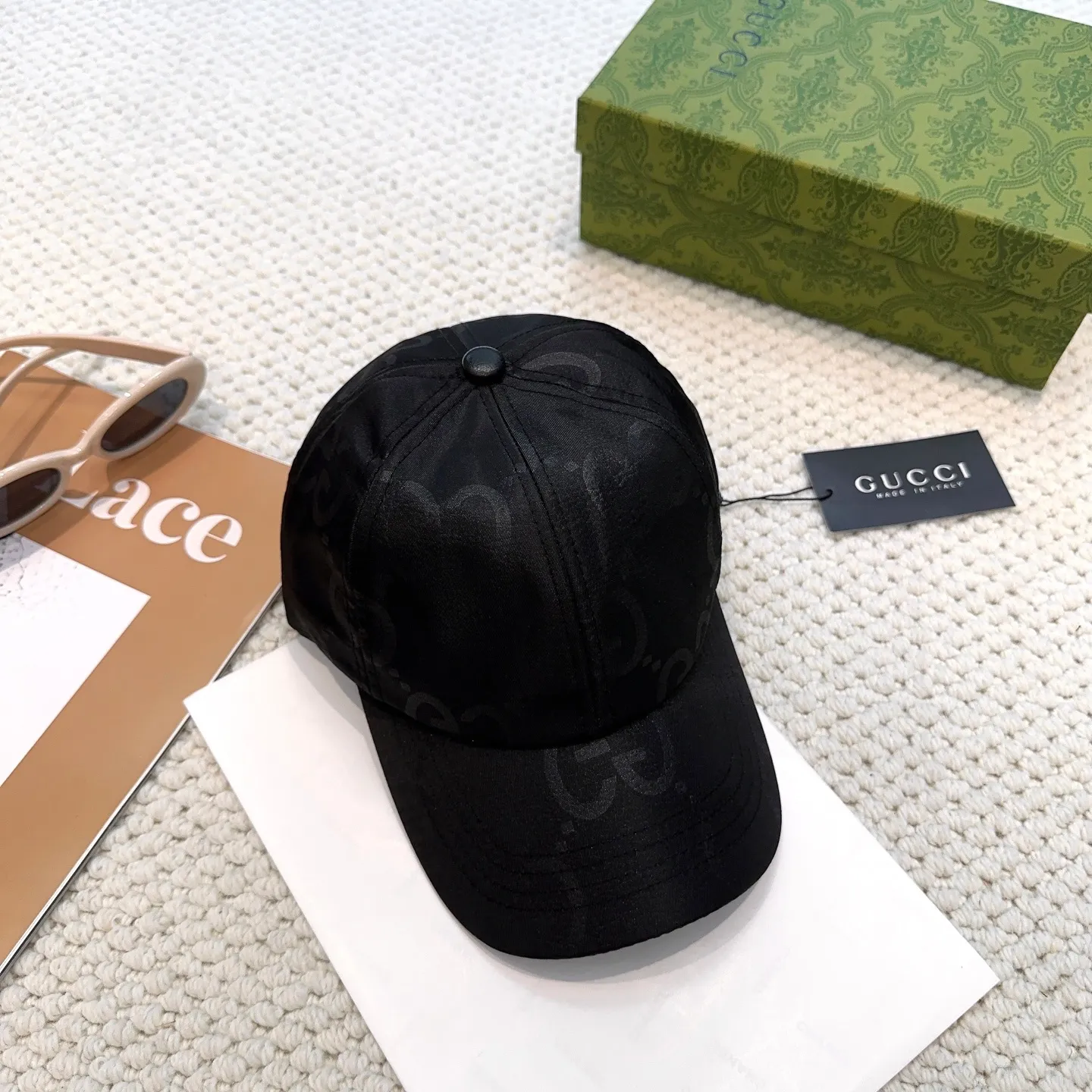 P60 original quality GUCCI Gucci baseball cap🧢Official website new product Gucci baseball cap🧢hot coming soon. The craftsmanship is very exquisite, high-end and classy! Low-key luxury, easy to carry! Running volume!