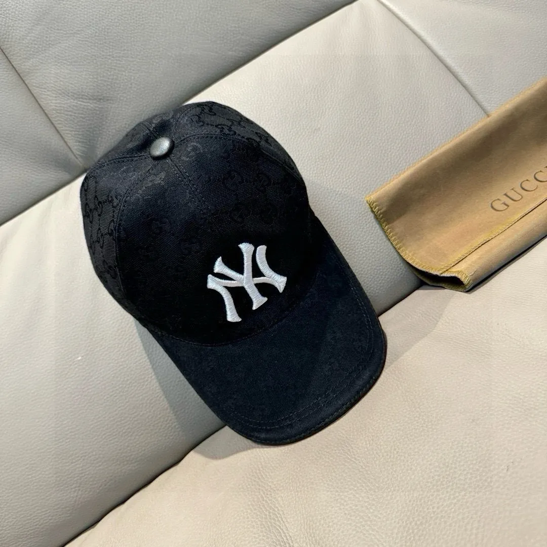 P90 hot-selling full-color NY&Gucci (Gucci) cooperation baseball cap, the latest model at the counter, NY embroidery, 1:1 mold customization, original breathable sail fabric + first-layer cowhide, perfect details, original quality, exclusive physical shooting, suitable for men and women.  , four colors are in stock at the counter!