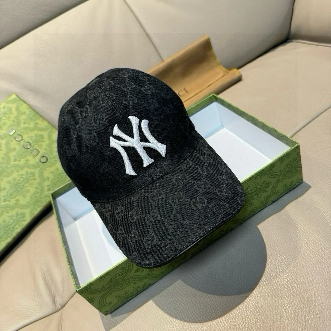 P90 hot-selling full-color NY&Gucci (Gucci) cooperation baseball cap, the latest model at the counter, NY embroidery, 1:1 mold customization, original breathable sail fabric + first-layer cowhide, perfect details, original quality, exclusive physical shooting, suitable for men and women.  , four colors are in stock at the counter!