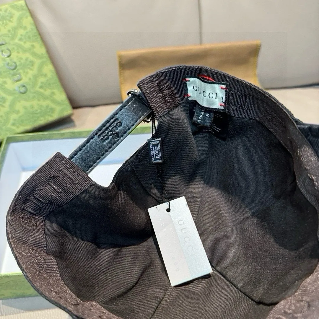 P90 hot-selling full-color NY&Gucci (Gucci) cooperation baseball cap, the latest model at the counter, NY embroidery, 1:1 mold customization, original breathable sail fabric + first-layer cowhide, perfect details, original quality, exclusive physical shooting, suitable for men and women.  , four colors are in stock at the counter!