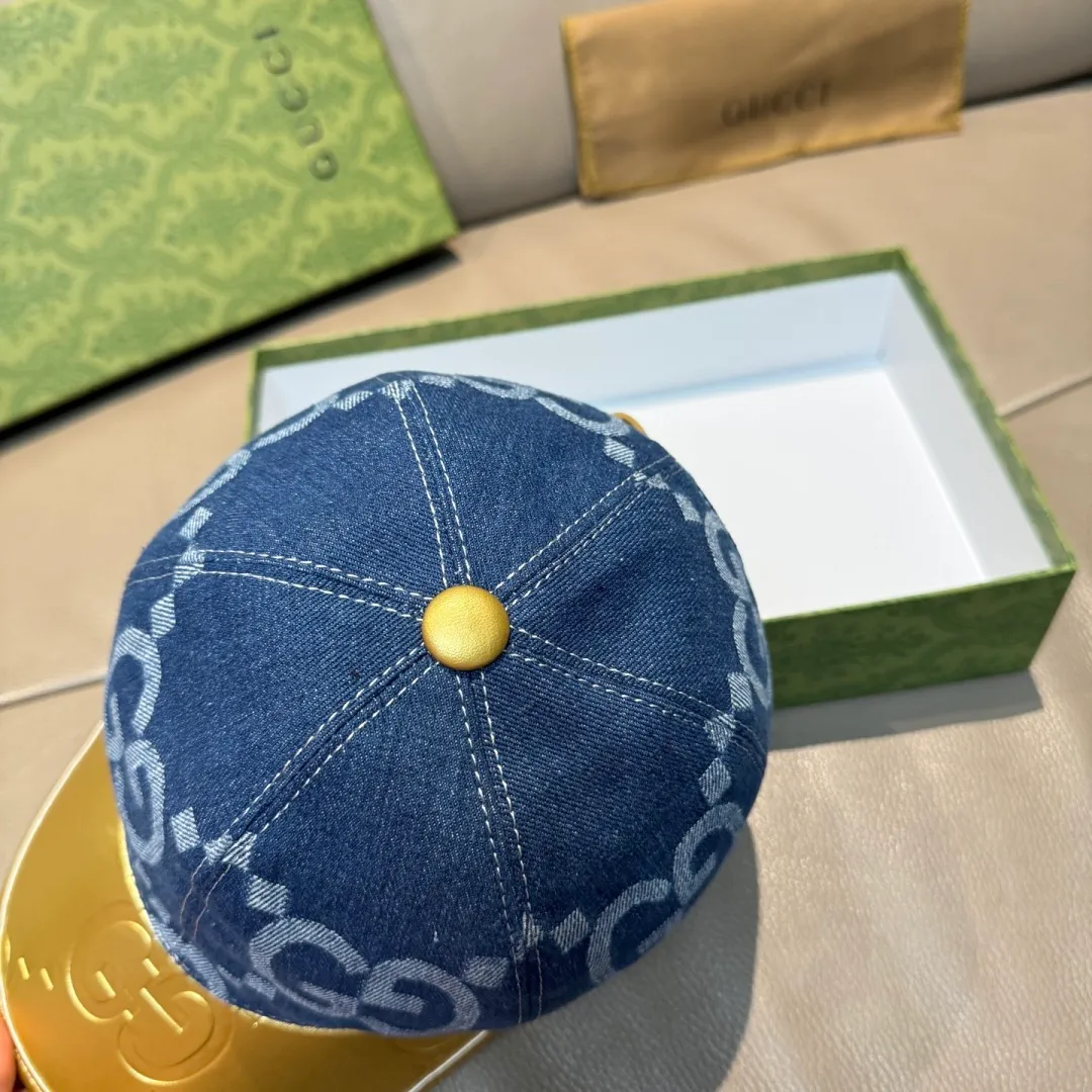 P90, Gucci (Gucci) new original baseball cap, large double G leather, best-selling model at the counter, 1:1 mold customization, original canvas fabric + first-layer cowhide, fashionable and handsome! The quality is great, the basic head circumference is 56cm, and the patch is adjustable.