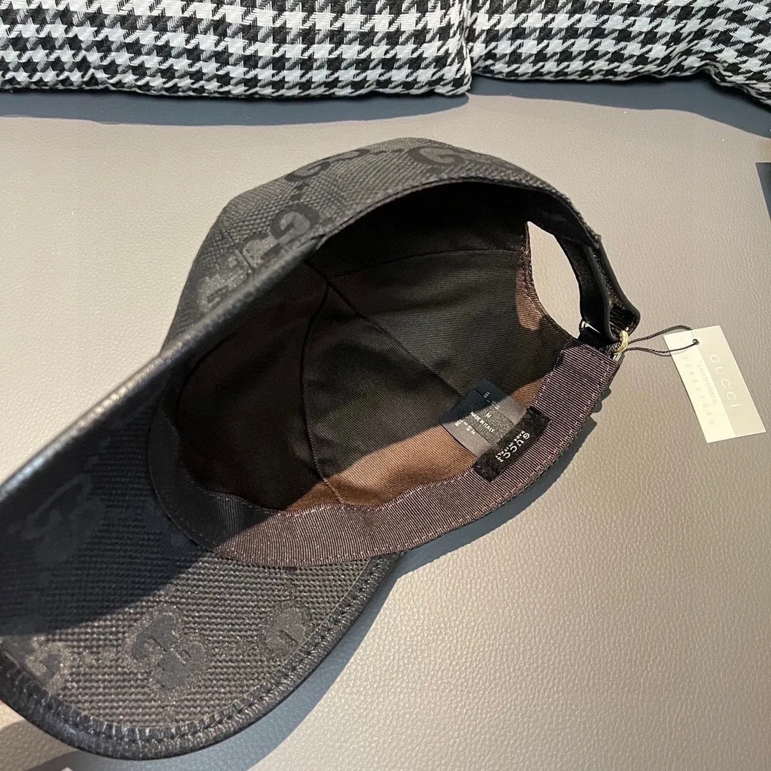🉐️90, Gucci Gucci's new original baseball cap, large double G, 1:1 mold opening and customization at the counter, perfect pattern, original canvas fabric + first-layer cowhide, light and breathable! The basic head circumference is 56cm, and the patch is adjustable.