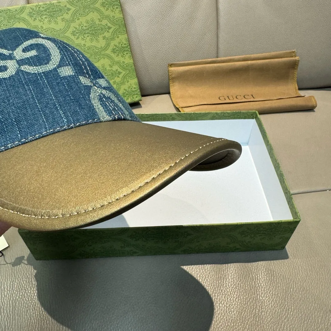P90, Gucci (Gucci) new original baseball cap, large double G leather, best-selling model at the counter, 1:1 mold customization, original canvas fabric + first-layer cowhide, fashionable and handsome! The quality is great, the basic head circumference is 56cm, and the patch is adjustable.