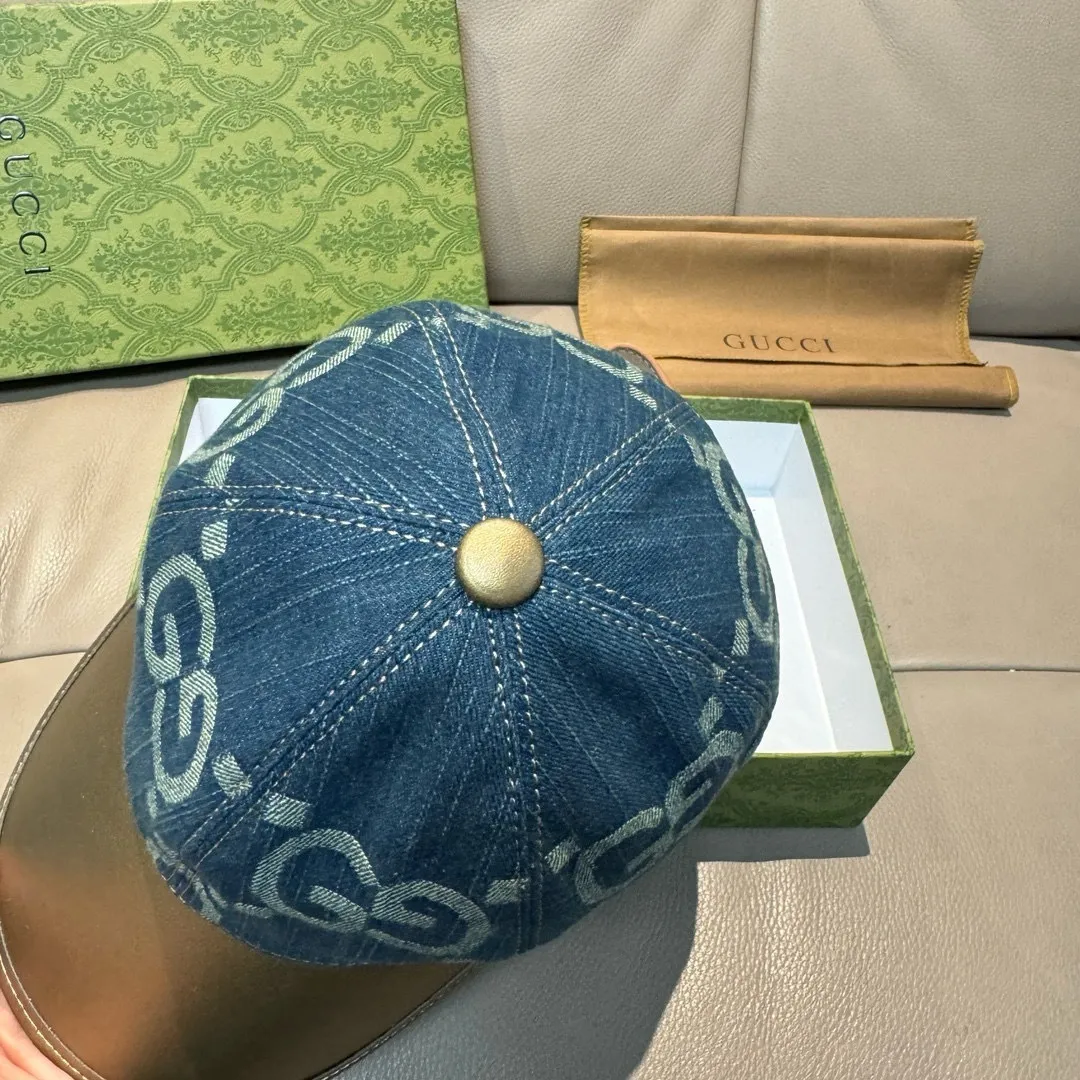 P90, Gucci (Gucci) new original baseball cap, large double G leather, best-selling model at the counter, 1:1 mold customization, original canvas fabric + first-layer cowhide, fashionable and handsome! The quality is great, the basic head circumference is 56cm, and the patch is adjustable.