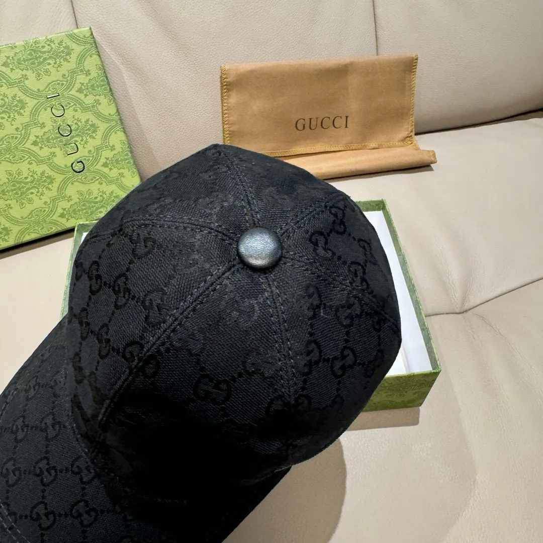 p90, the latest collaboration model of NY&Gucci (Gucci), original baseball cap, 1:1 mold customization, details comparable to those at the counter, original canvas fabric + first-layer cowhide, excellent quality! The first choice for handsome men and beautiful women, fashionable and versatile. The basic head circumference is 56cm, and the patch is adjustable.